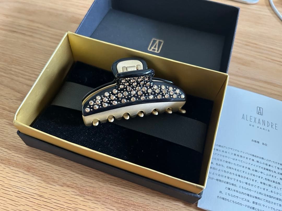 新品同様 アレクサンドルドゥパリ 全面スワロフスキークリップM