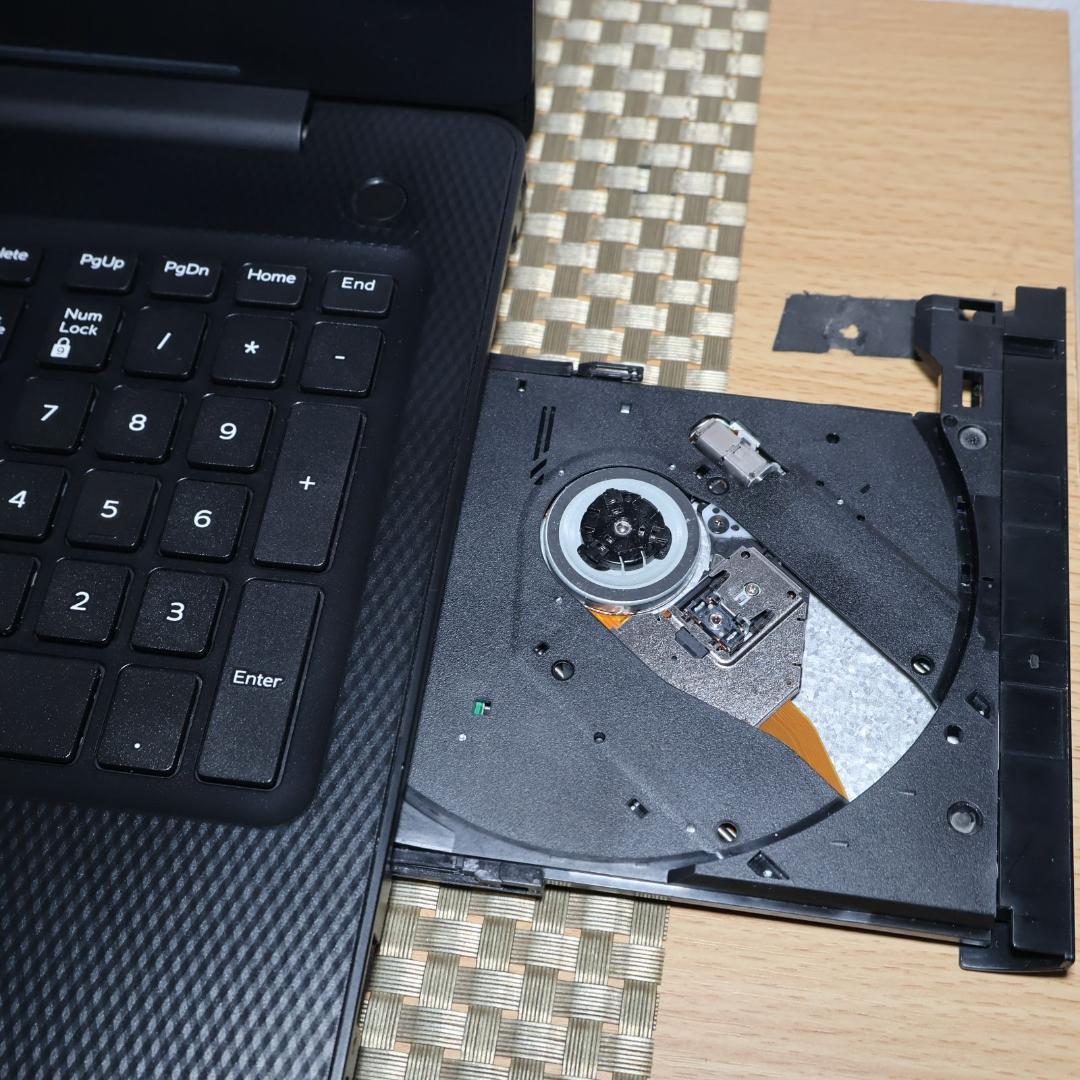 Win11公式対応8世代i7/メ8/SSD480G/FHDタッチP/無線/カメラ