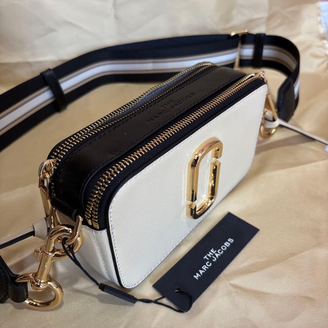 【新品・未使用】マークジェイコブス スナップショット 新品タグ付 白マルチ