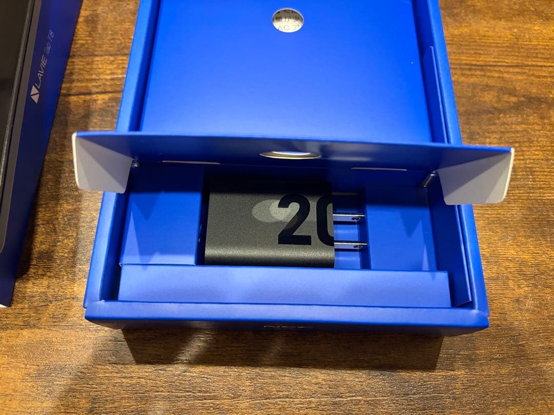 NEC タブレットPC/LAVIE Tab/8.7型/4GB/128GB