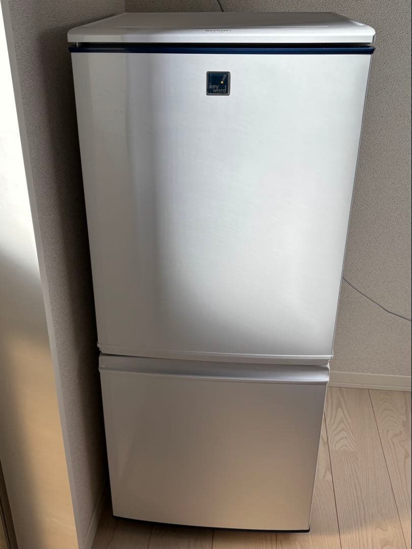 SHARP 冷蔵庫 137L 一人暮らし 左右開き　Refrigerator