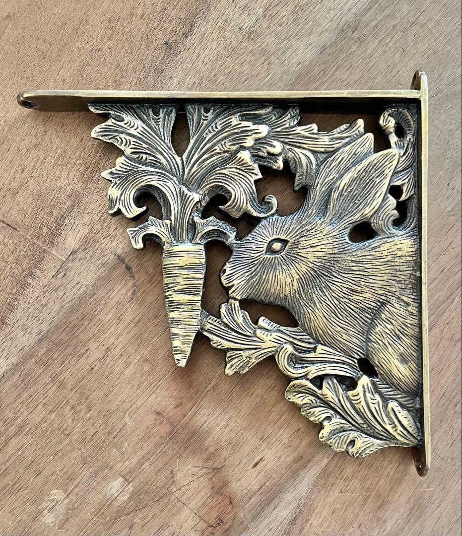 うさぎのデザインの棚受け