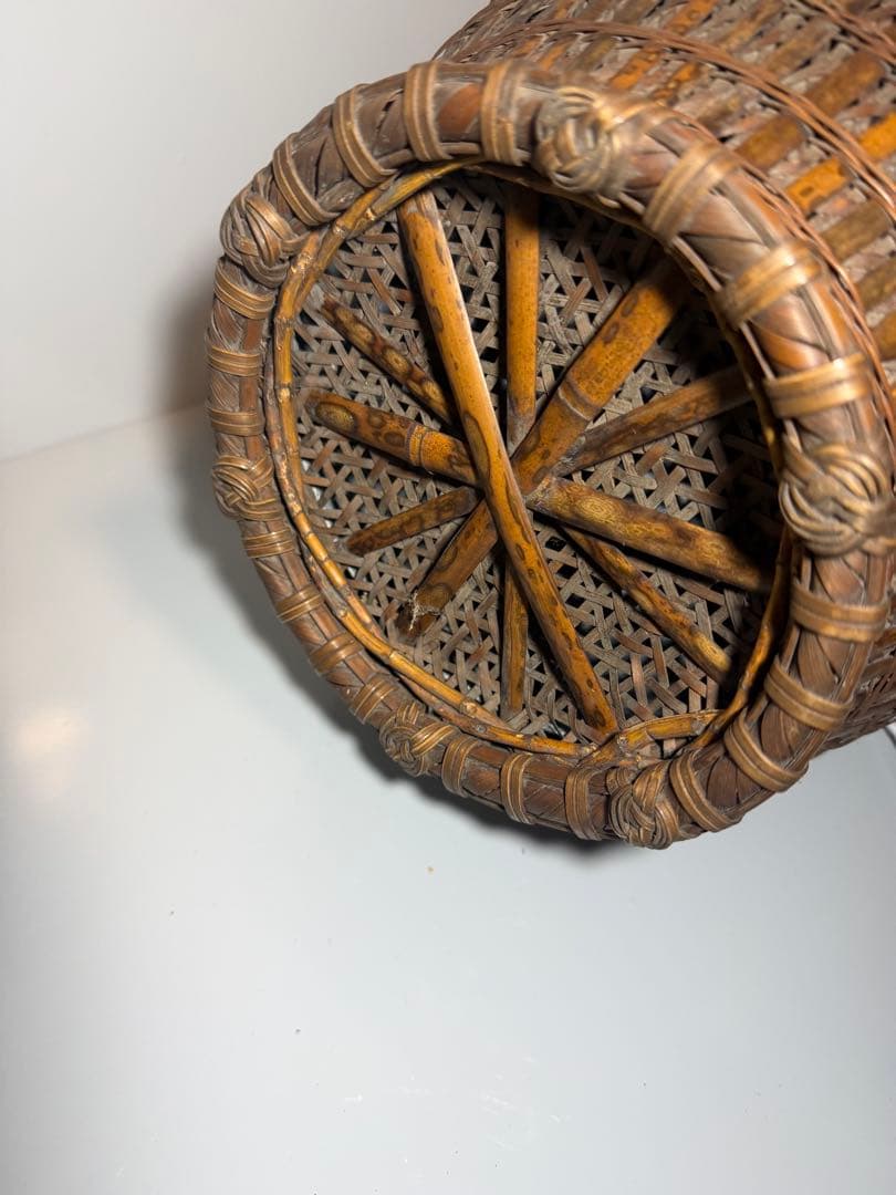 【时代物】竹编 花笼 落とし付き 煤竹调 茶道具 生け花 华道 职人手工