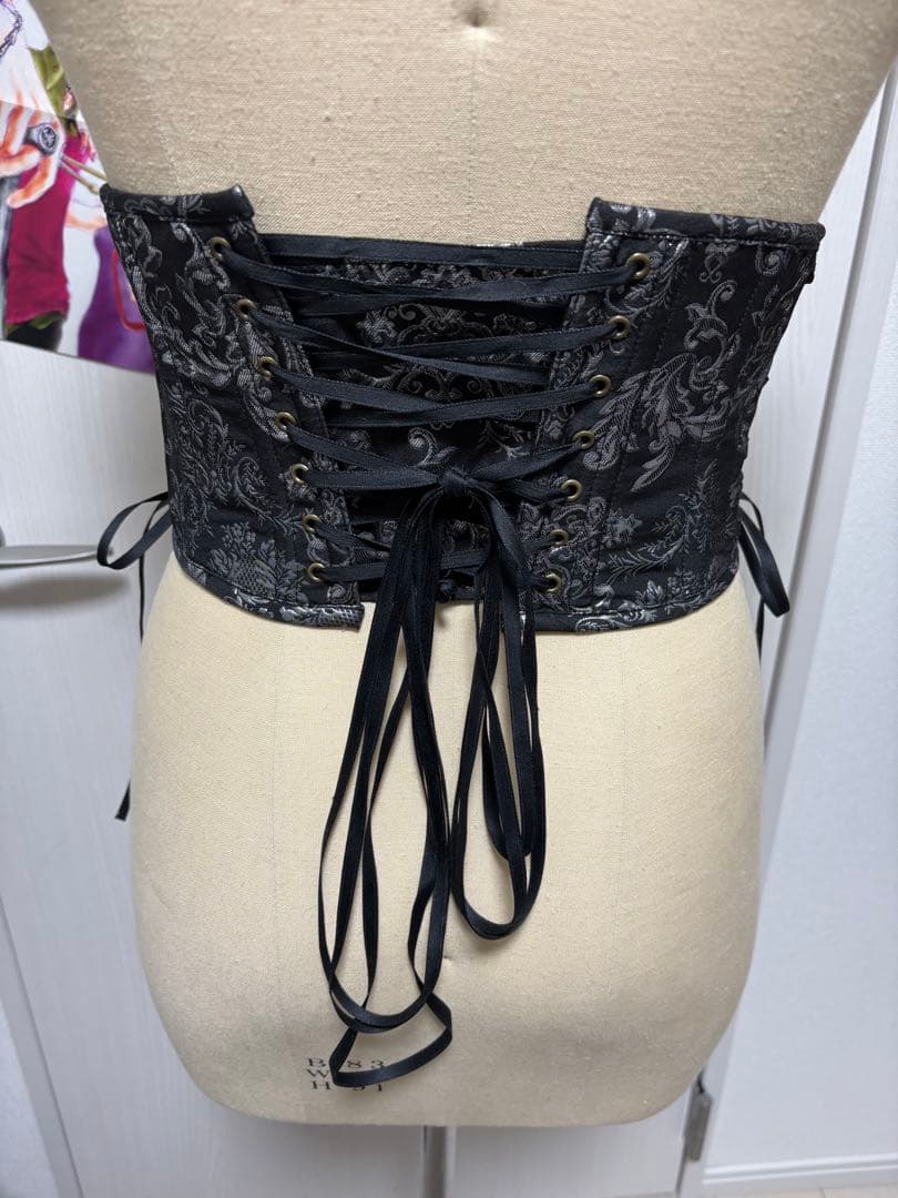 Atelier Pierrot 黒 花柄 コルセット