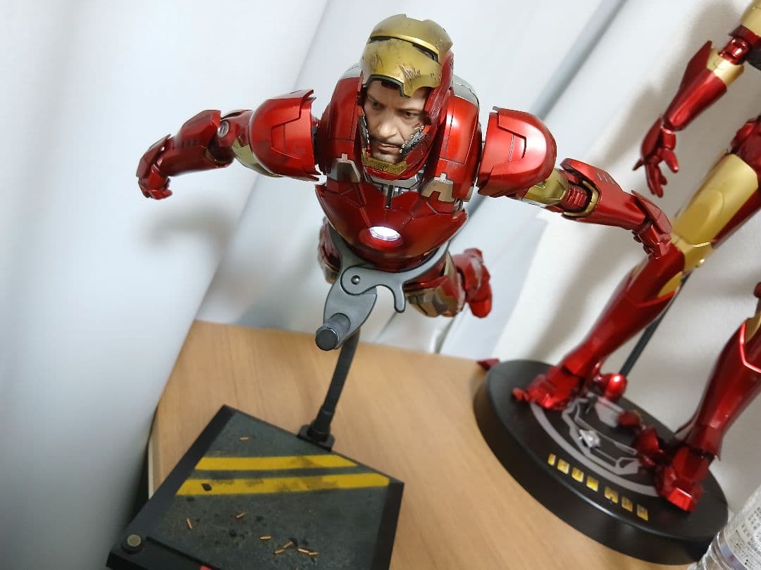 お*も様 ホットトイズアイアンマンマーク7 ダイキャスト