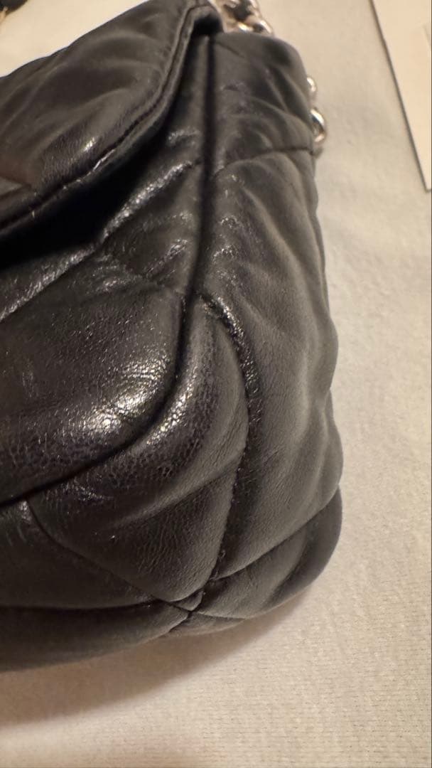 CHANEL ブラックレザー ショルダーバッグ　未使用に近い美品　２６㎝　超安価