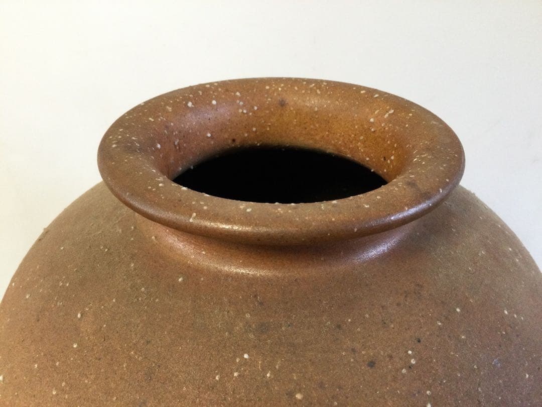 信楽焼 山水楼閣風景彫壷 大花瓶 飾り壷 銘無し L333