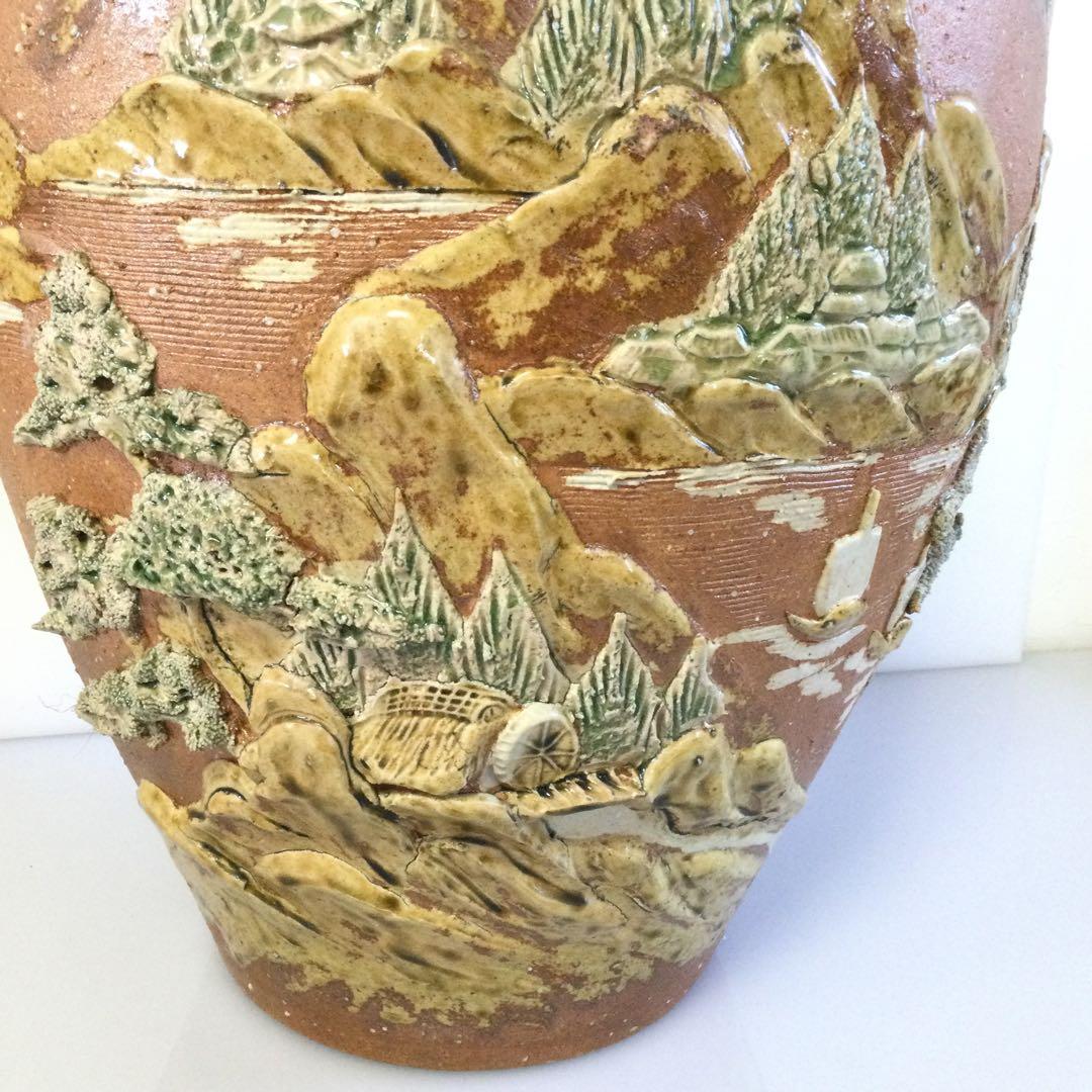 信楽焼 山水楼閣風景彫壷 大花瓶 飾り壷 銘無し L333