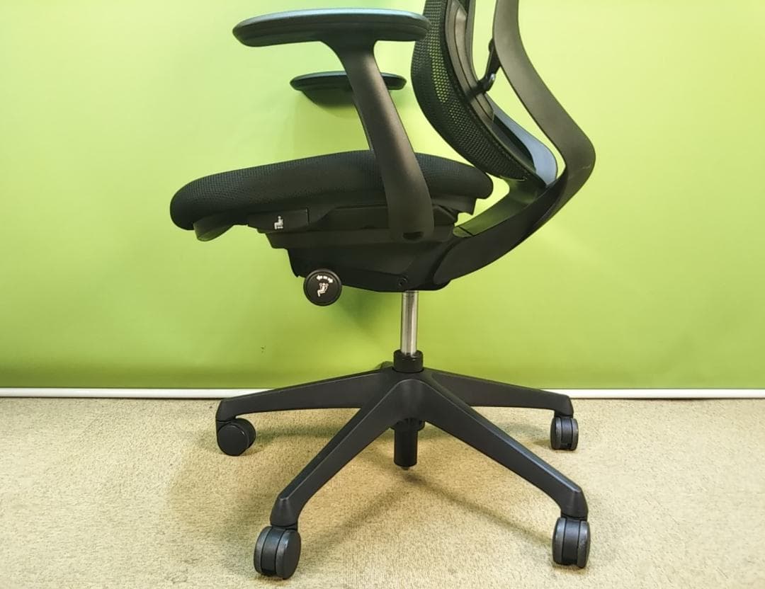 at　オカムラ　シルフィーチェア　ローバック　固定肘　前傾機能　メッシュ　中古品