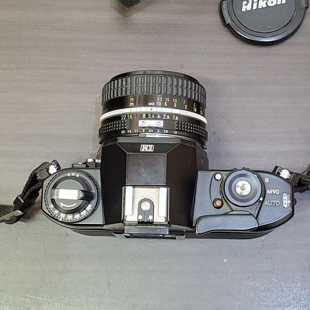 Nikon EM + NIKKOR 50mm F1.8 Ai ストラップ付