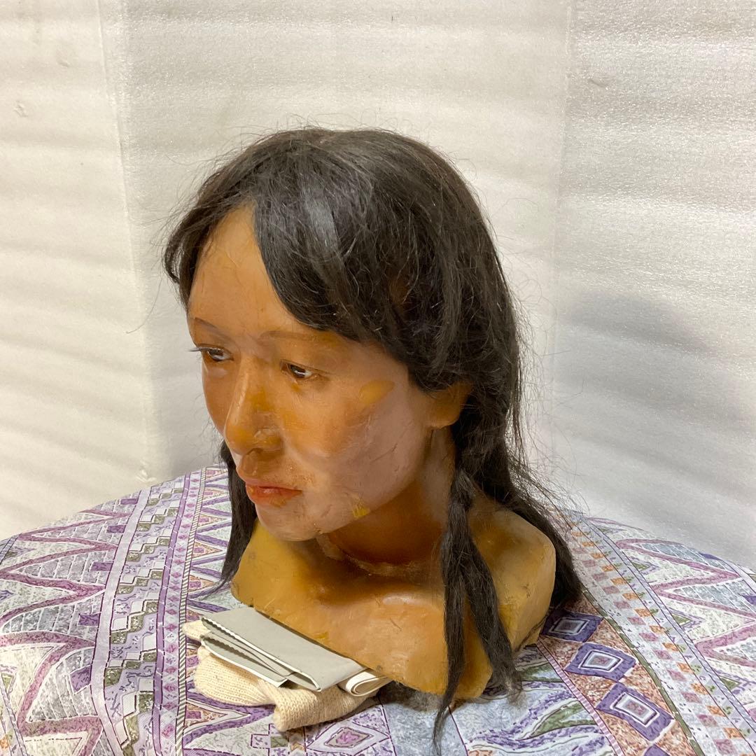 蝋人形　インディアン少女。