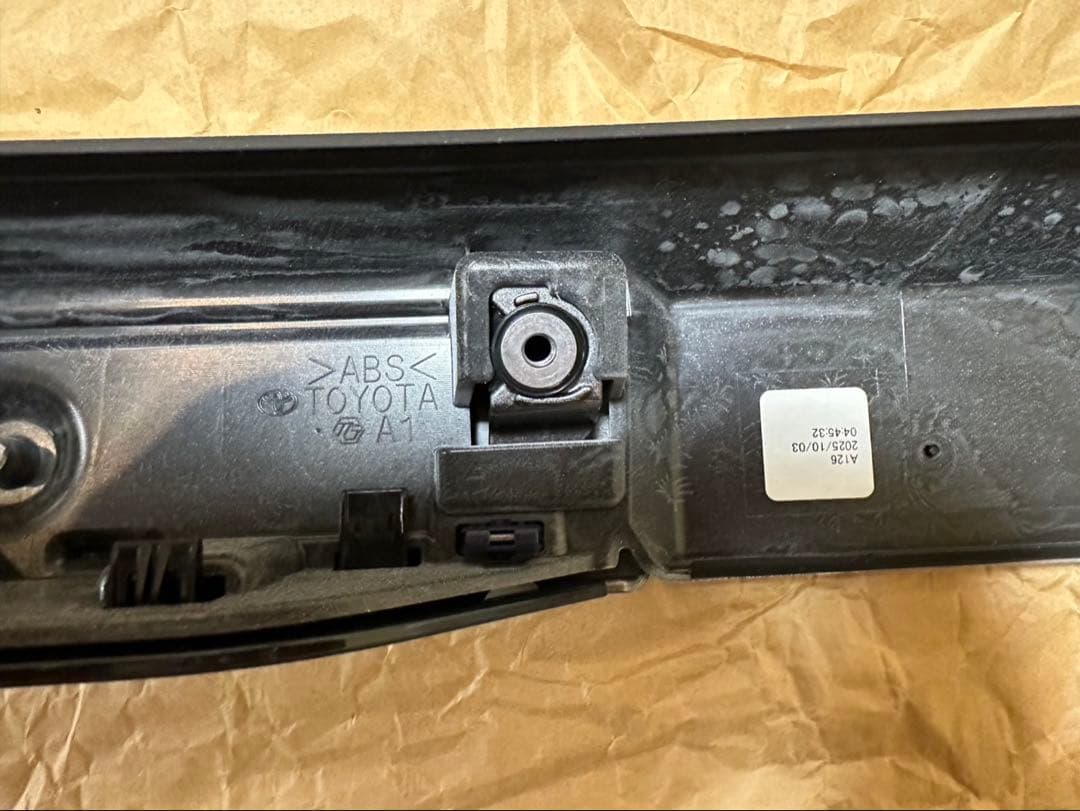 新車外し　ランクル250 バックドア　リアガーニッシュ