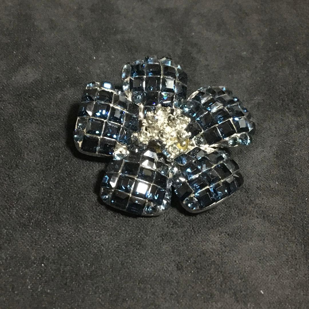 在庫一掃セール中！FOXEY 定番FLEUR お花のブローチ ネイビー