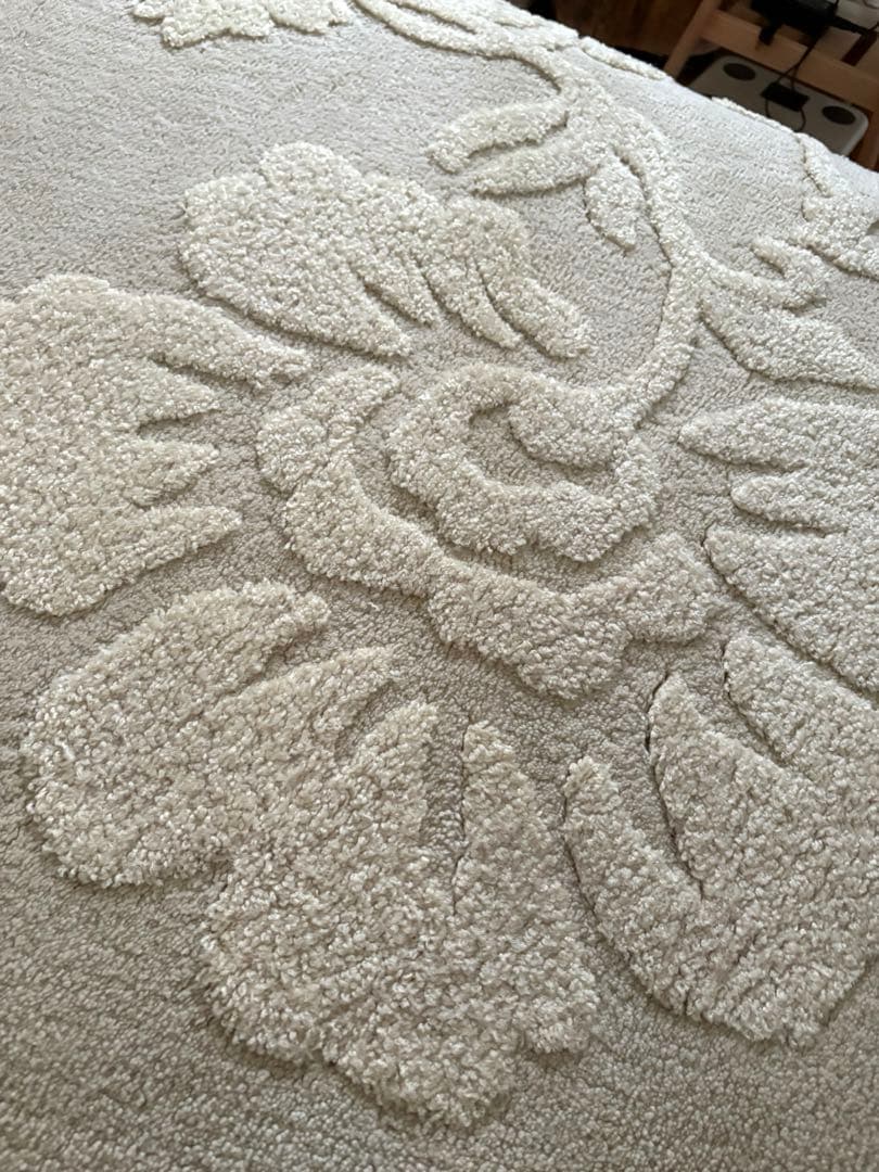 ローラアシュレイ　花柄　ベージュラグ　　120×180センチ