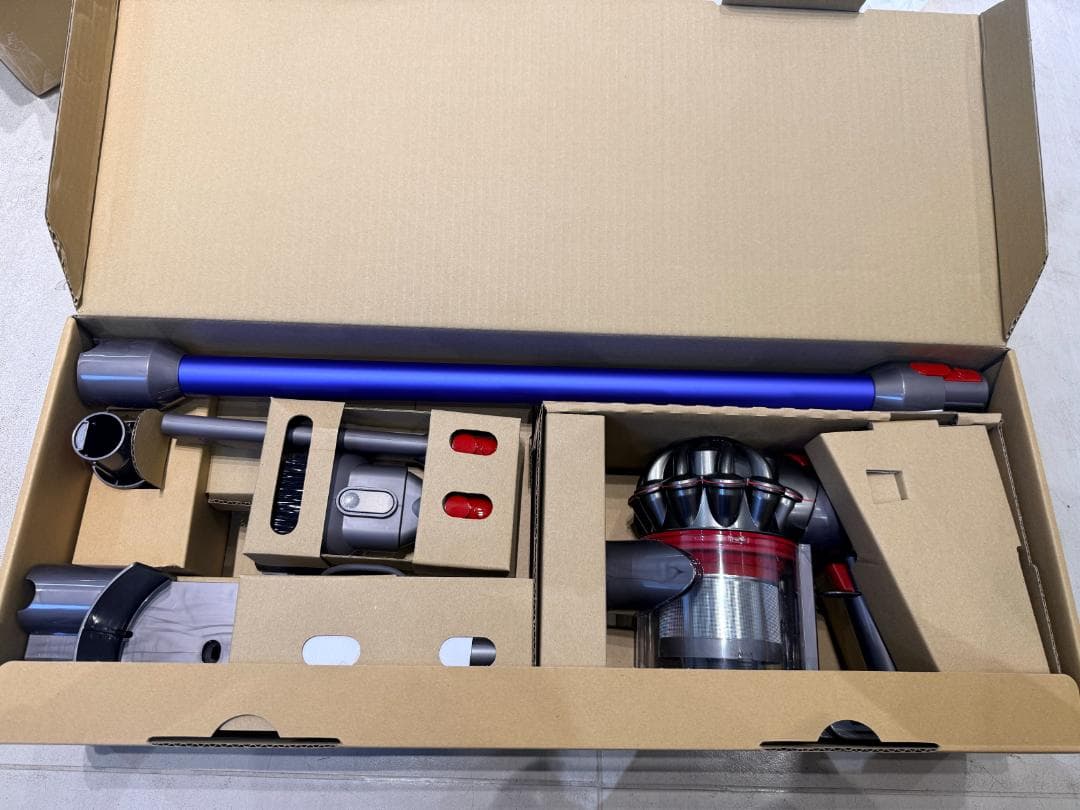 新品同様 Dyson V8 Slim Fluffy Extra