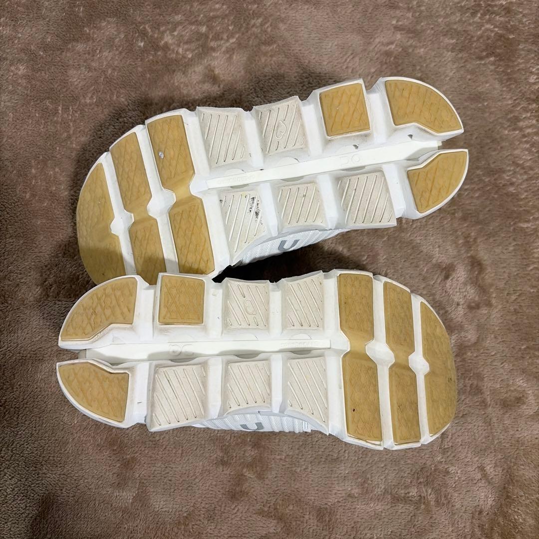 美品　On スニーカー　シューズ 23cm