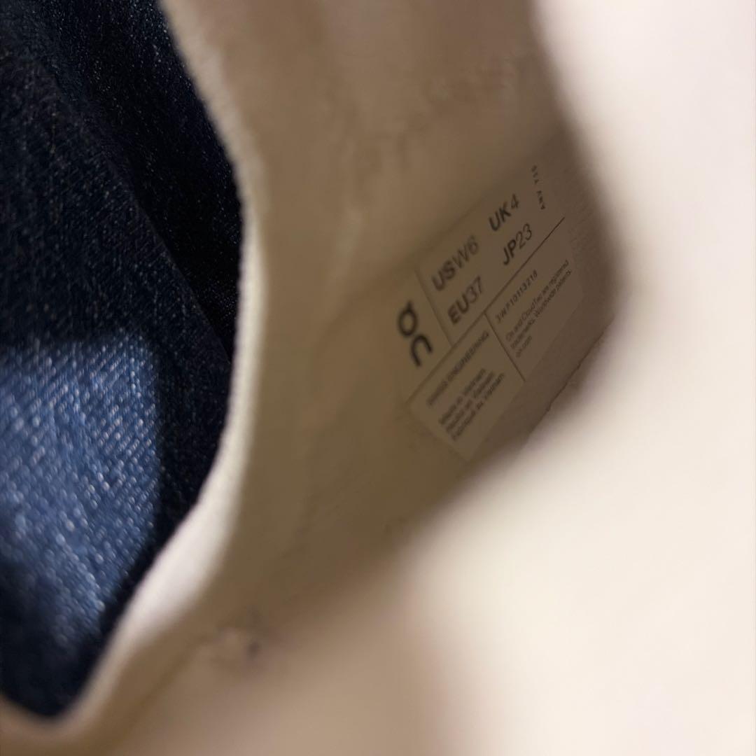 美品　On スニーカー　シューズ 23cm