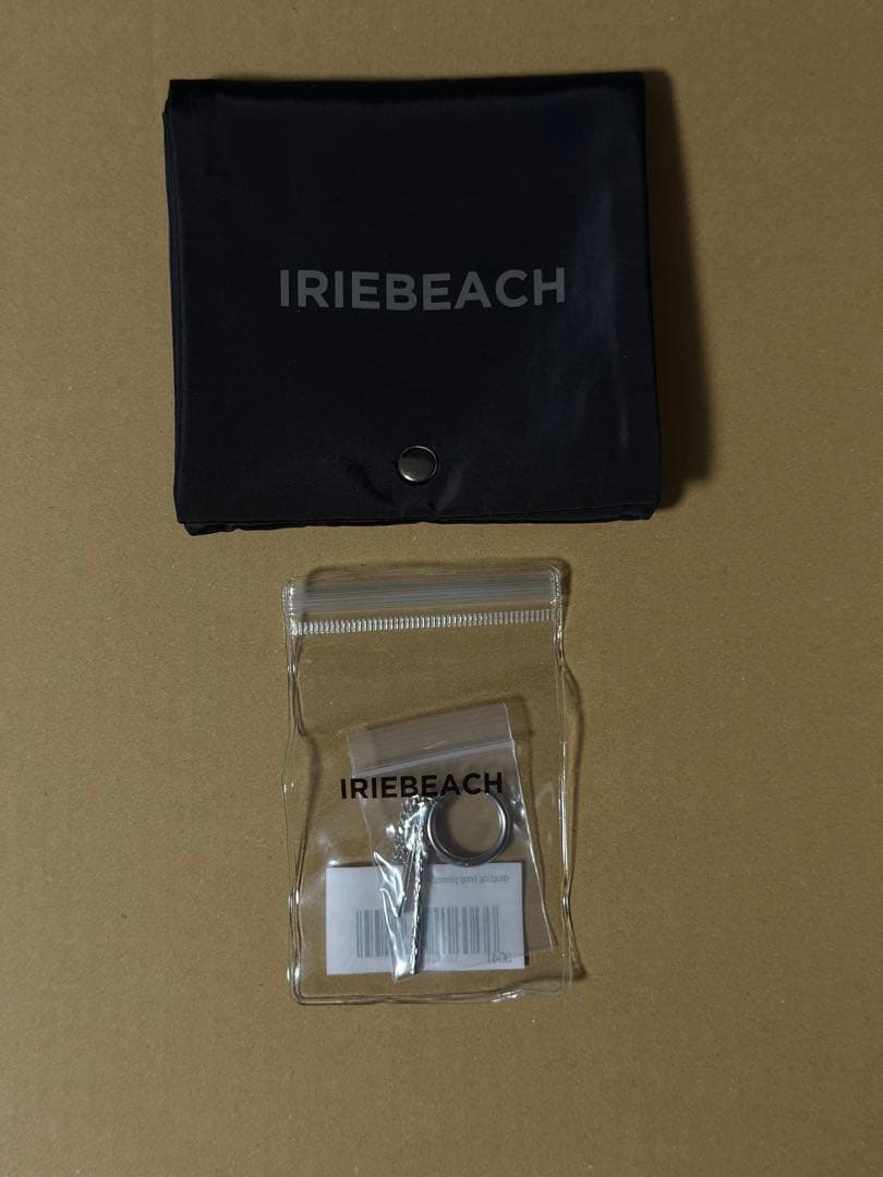 アイリービーチ　dangling hoop pierce　シルバー　八木勇征