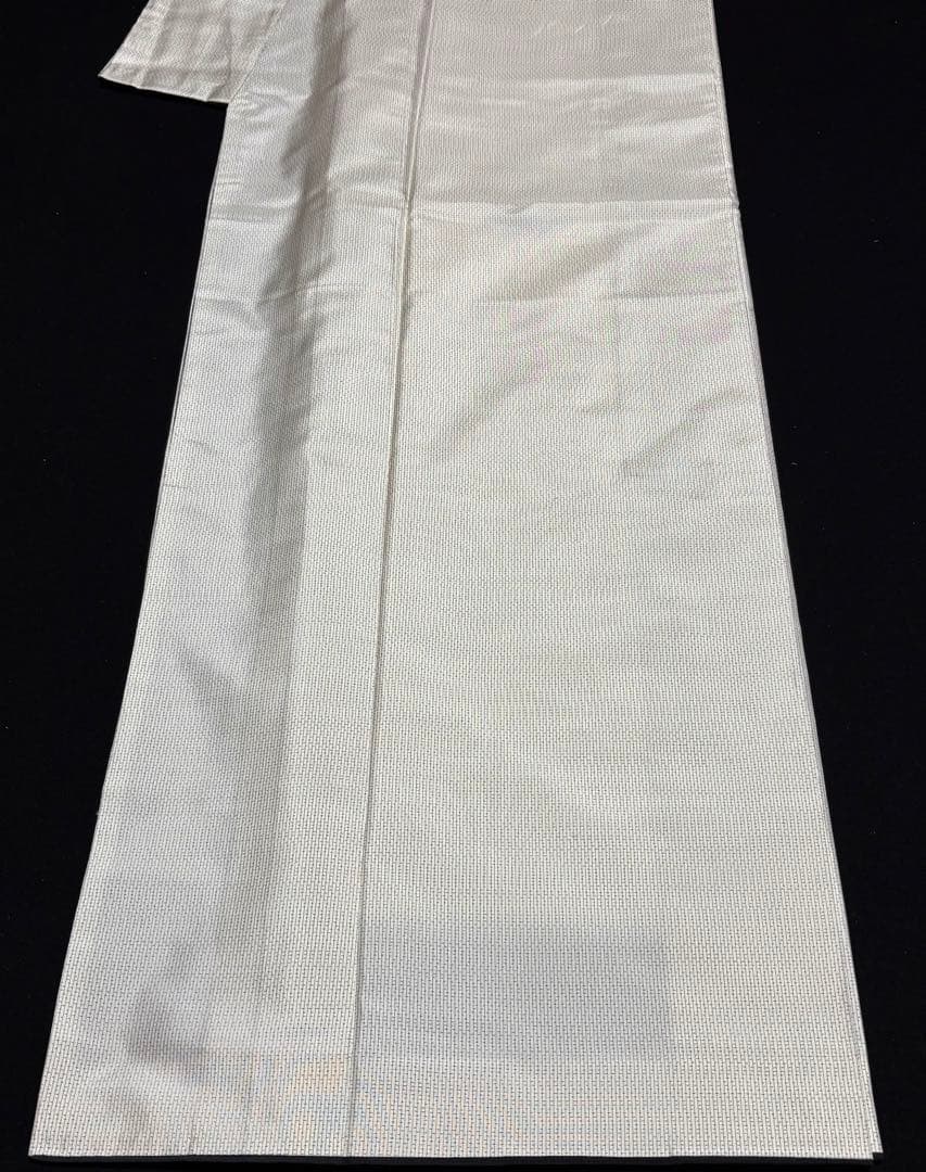 逸品　美品　和服　正絹　絣模様(白)大島紬アンサンブル(羽織紐)早い者勝ち