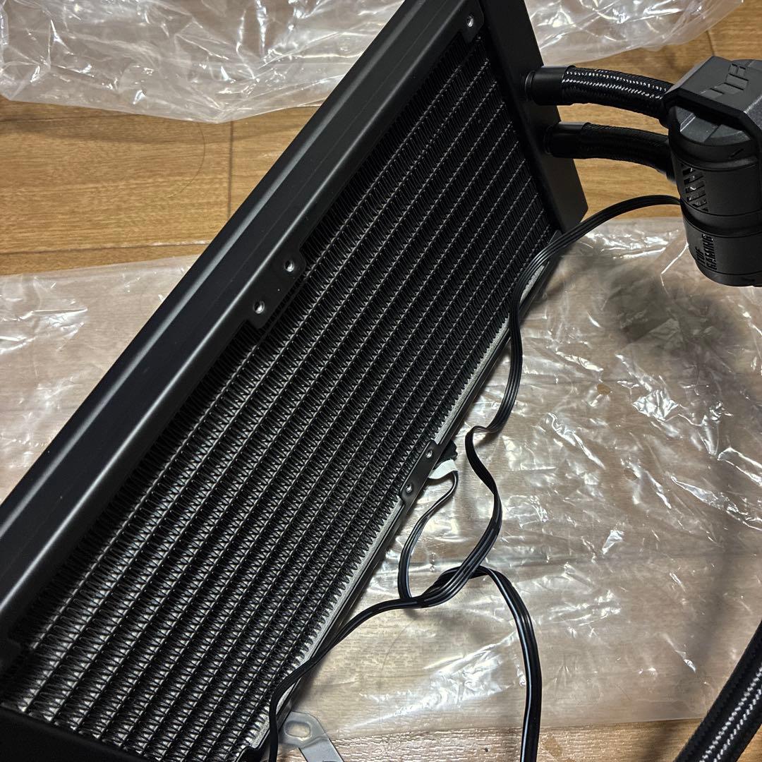 ASUS TUF GAMING LC II 240 ARGB 中古品