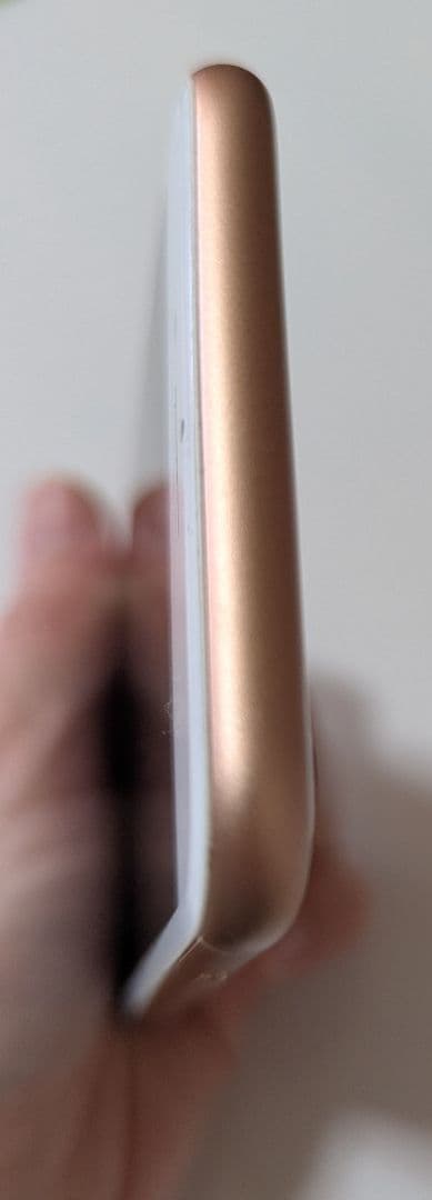 【中古】Apple iPhone 8 ゴールド 本体【64GB】74%