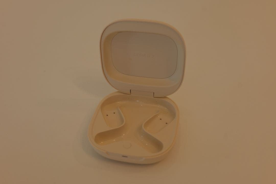 SHOKZ ワイヤレスイヤホン ベージュ　充電ケース付き