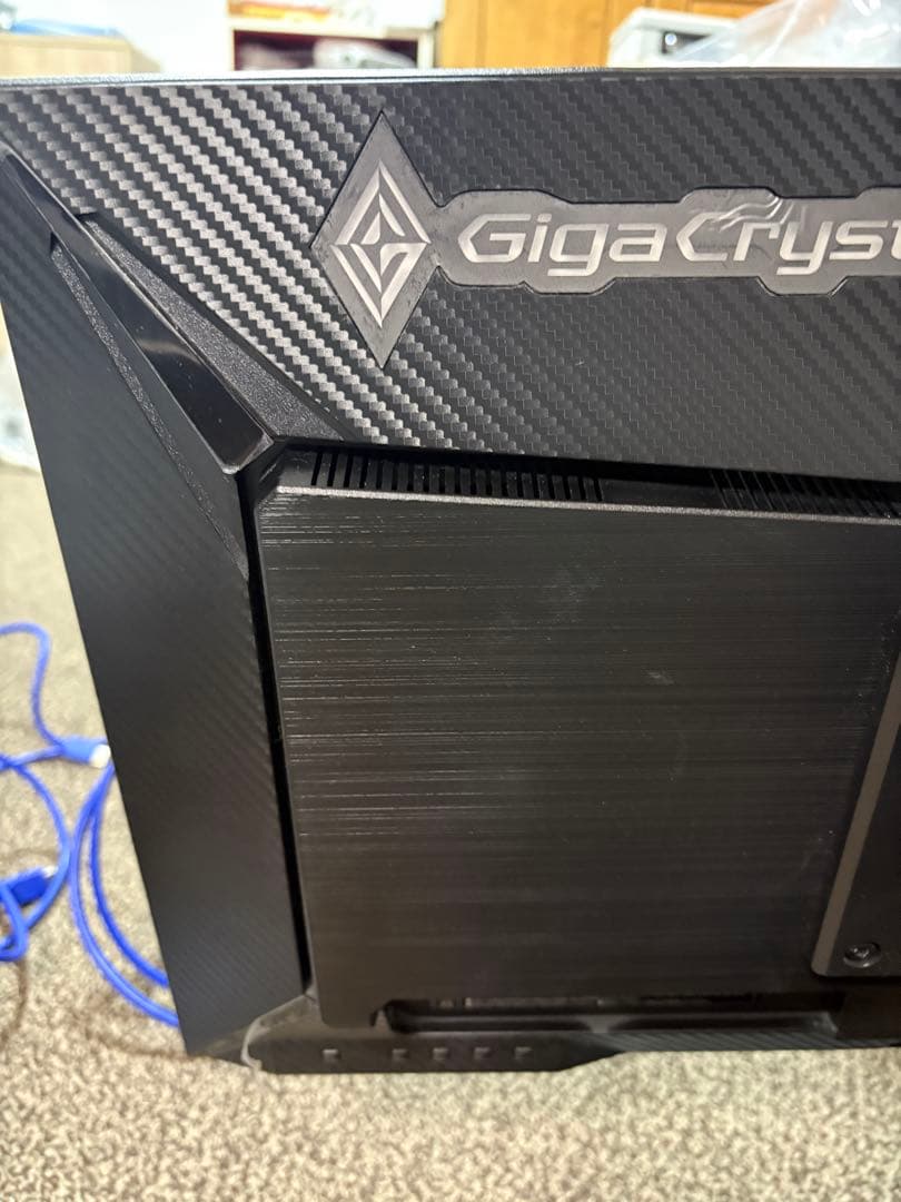 <y>GigaCrysta モニター 本体 ケーブル付き