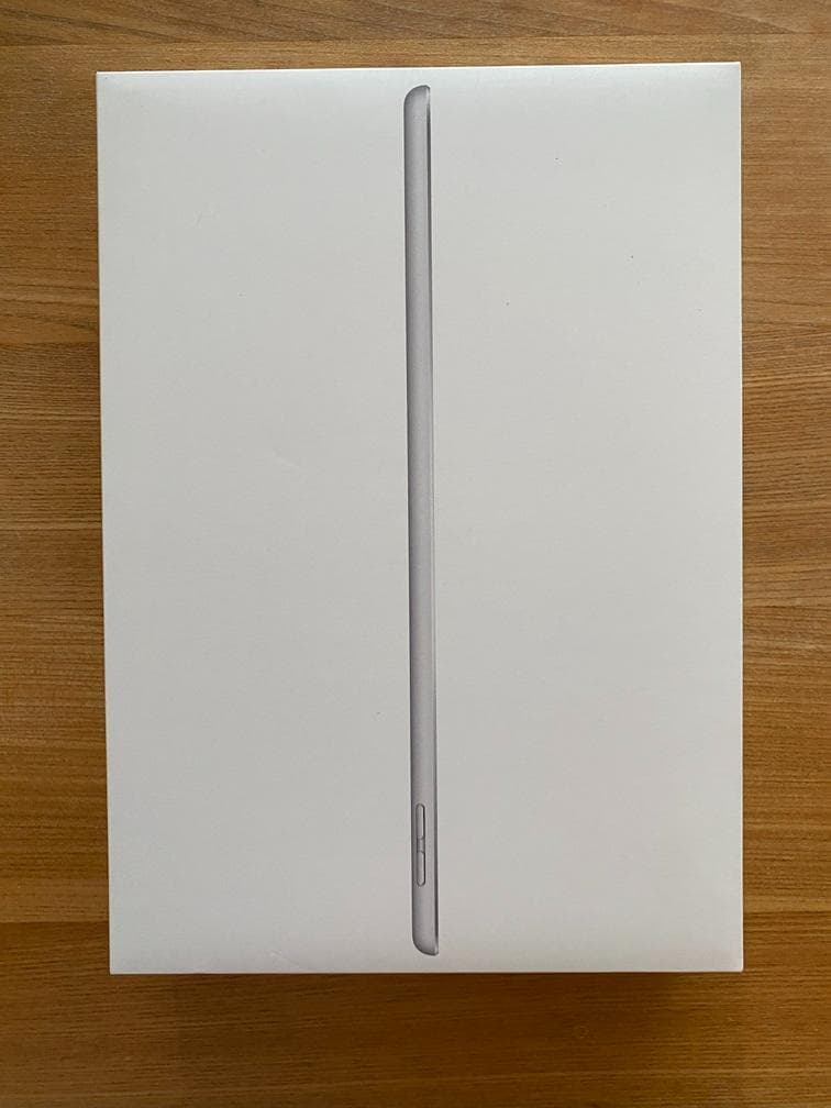 Apple iPad 7世代　10.2インチ シルバー 本体　Wi-fi