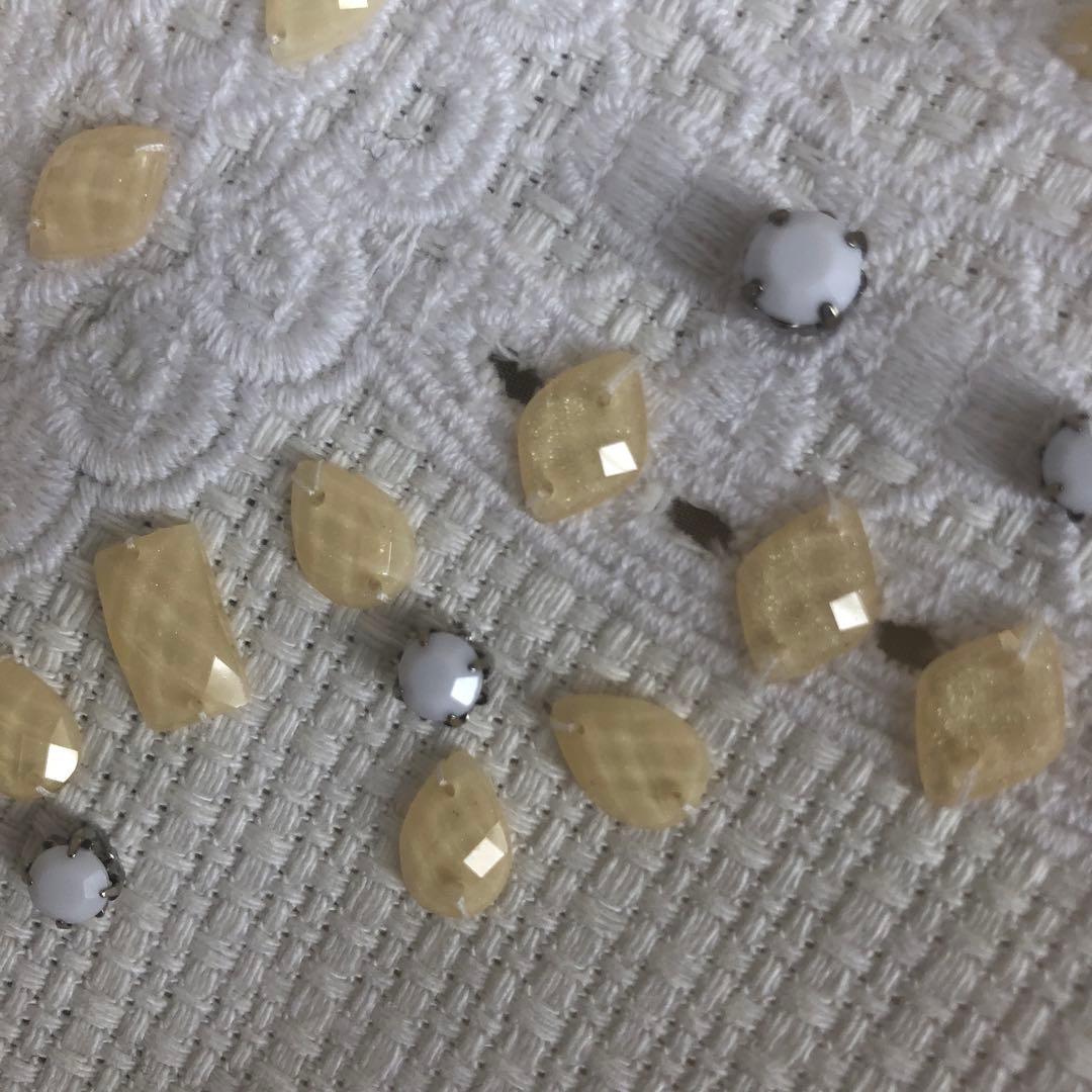 【新品 未使用品】ADORE ☆ 豪華ビジュー刺繍入りひざ丈ワンピース ホワイト