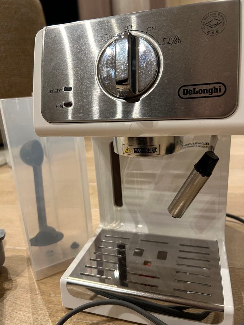 デロンギ　エスプレッソカプチーノメーカー　ホワイト