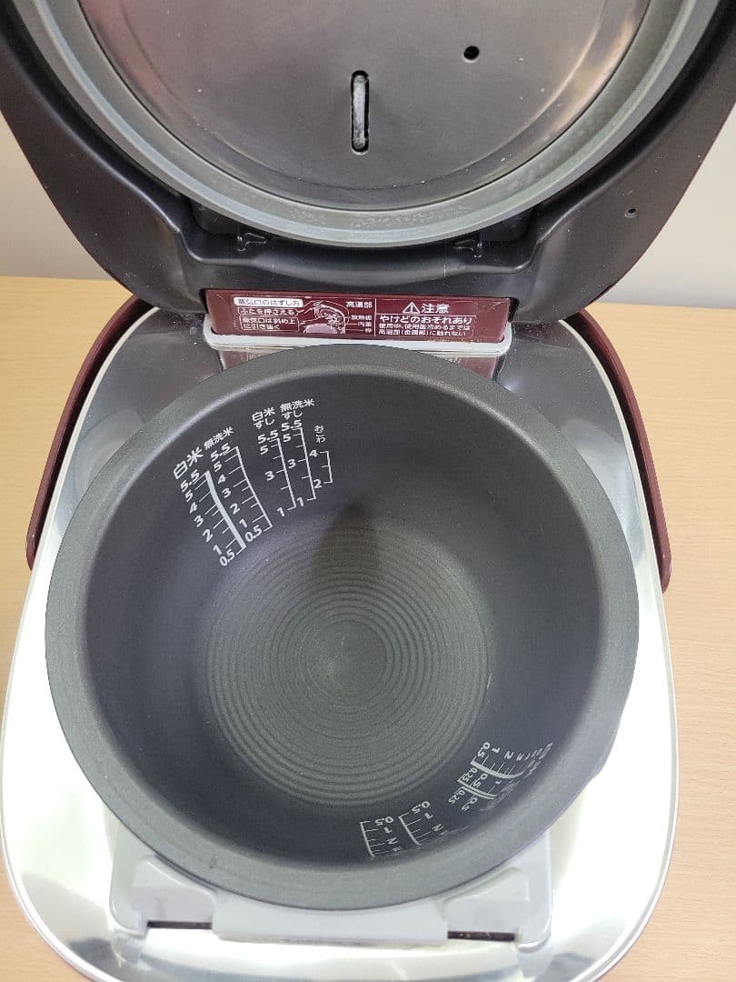 ✨高性能IH炊飯器✨ TOSHIBA RC-10E8VS 5.5合炊き