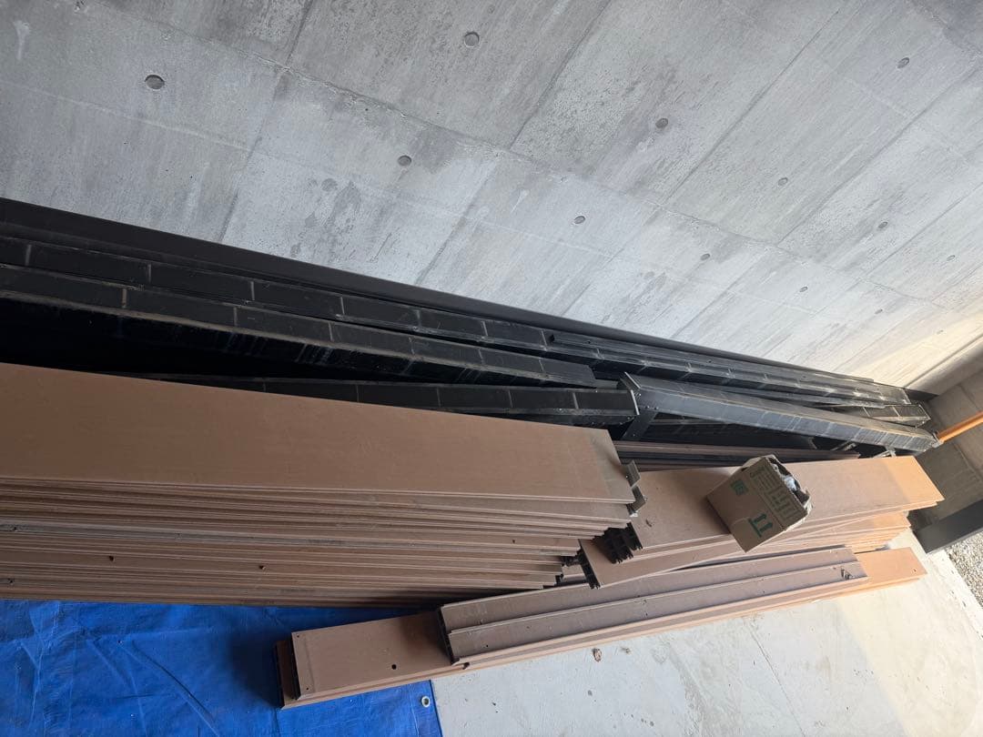 ベージュの木材風ウッドデッキ　解体済み