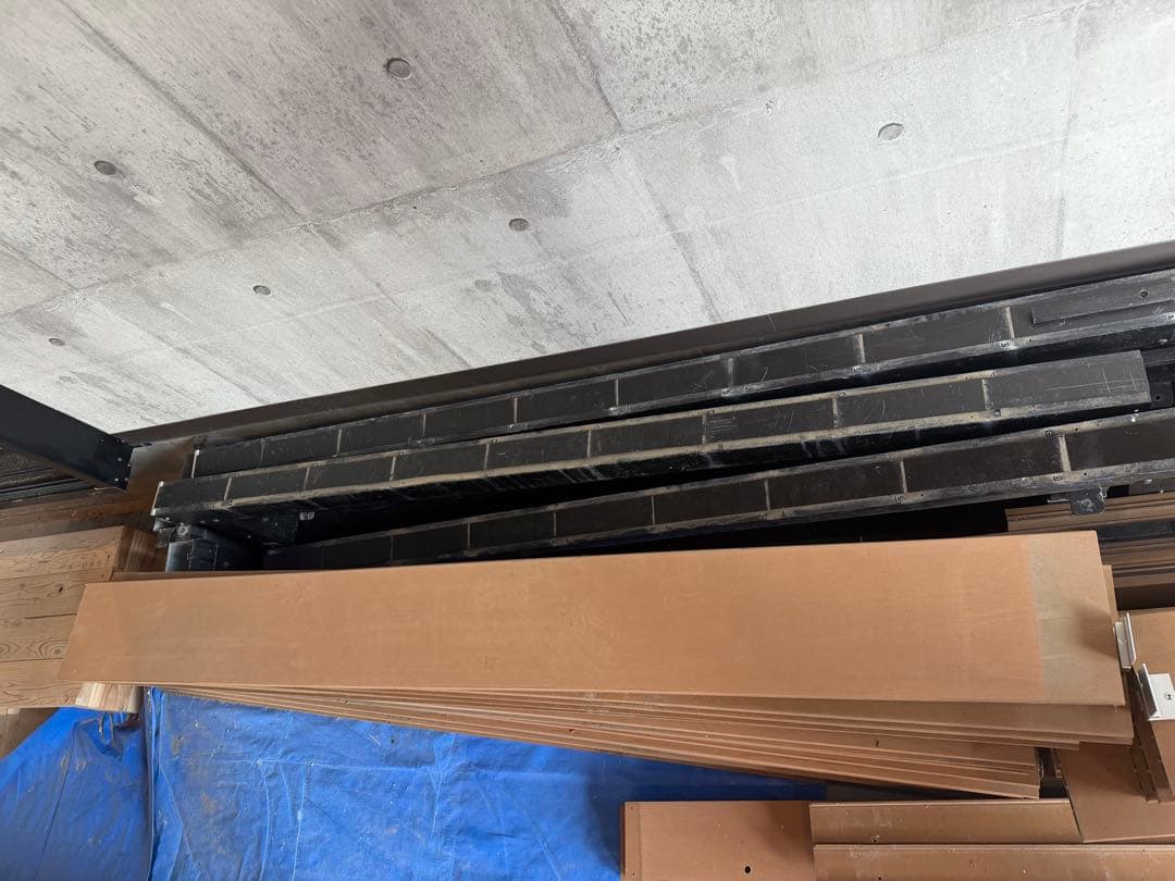 ベージュの木材風ウッドデッキ　解体済み