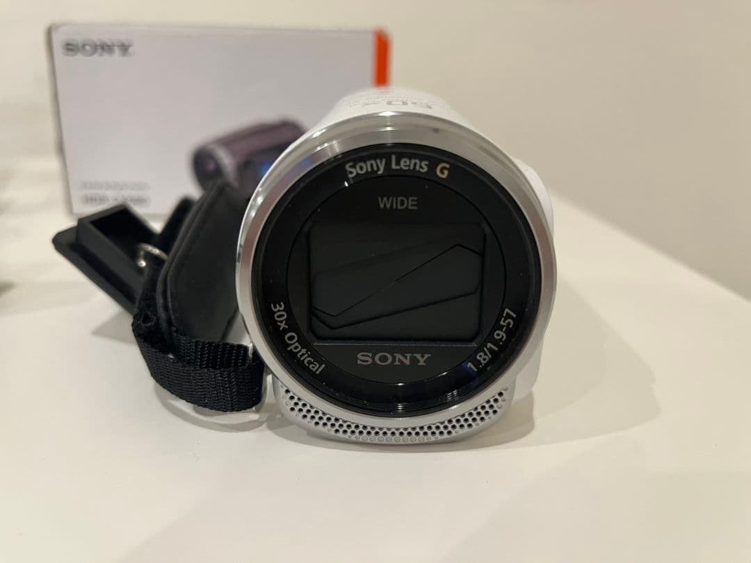 18年製　SONYビデオカメラHDR-CX680三脚付き