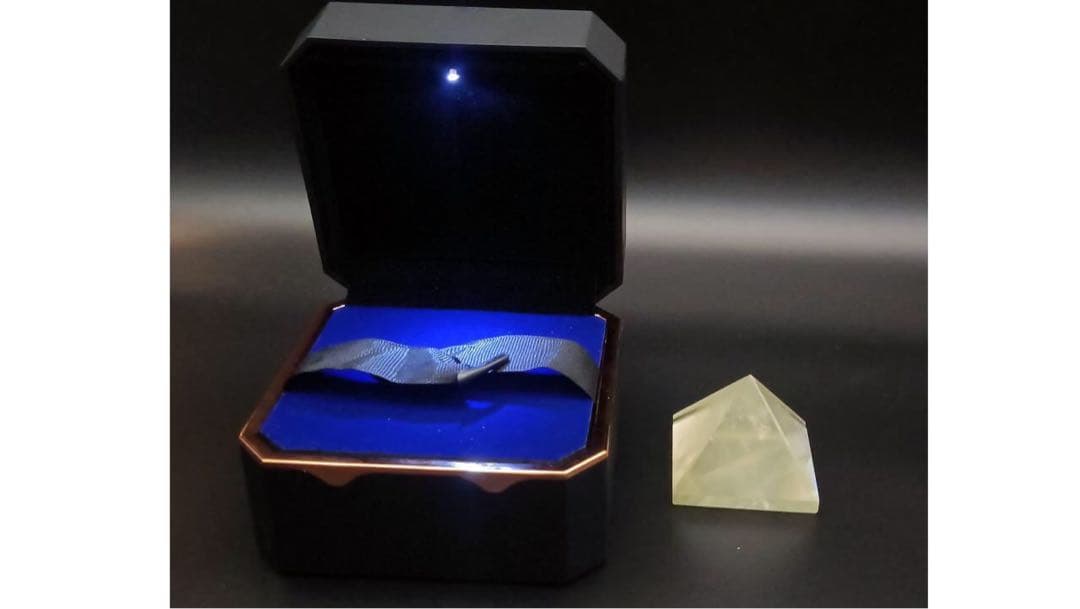 天然水晶（レモンシトリン）　５cmピラミッド