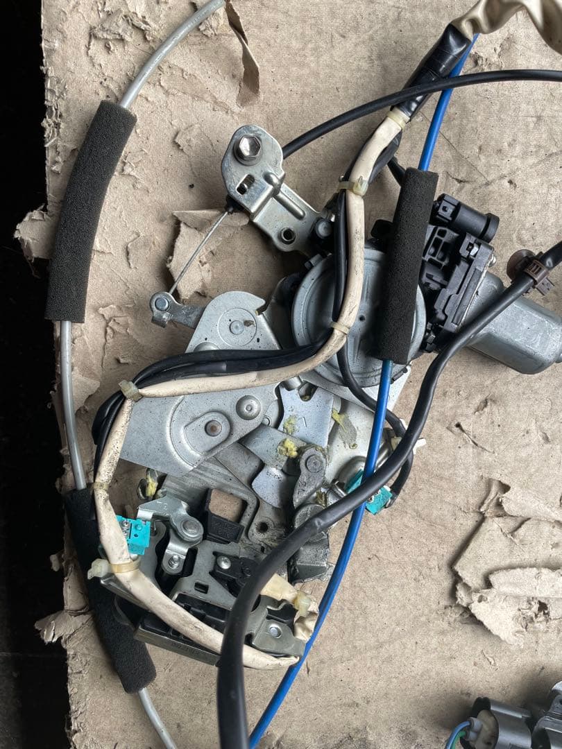 ハイエース200系　左スライドドア　イージークローザー