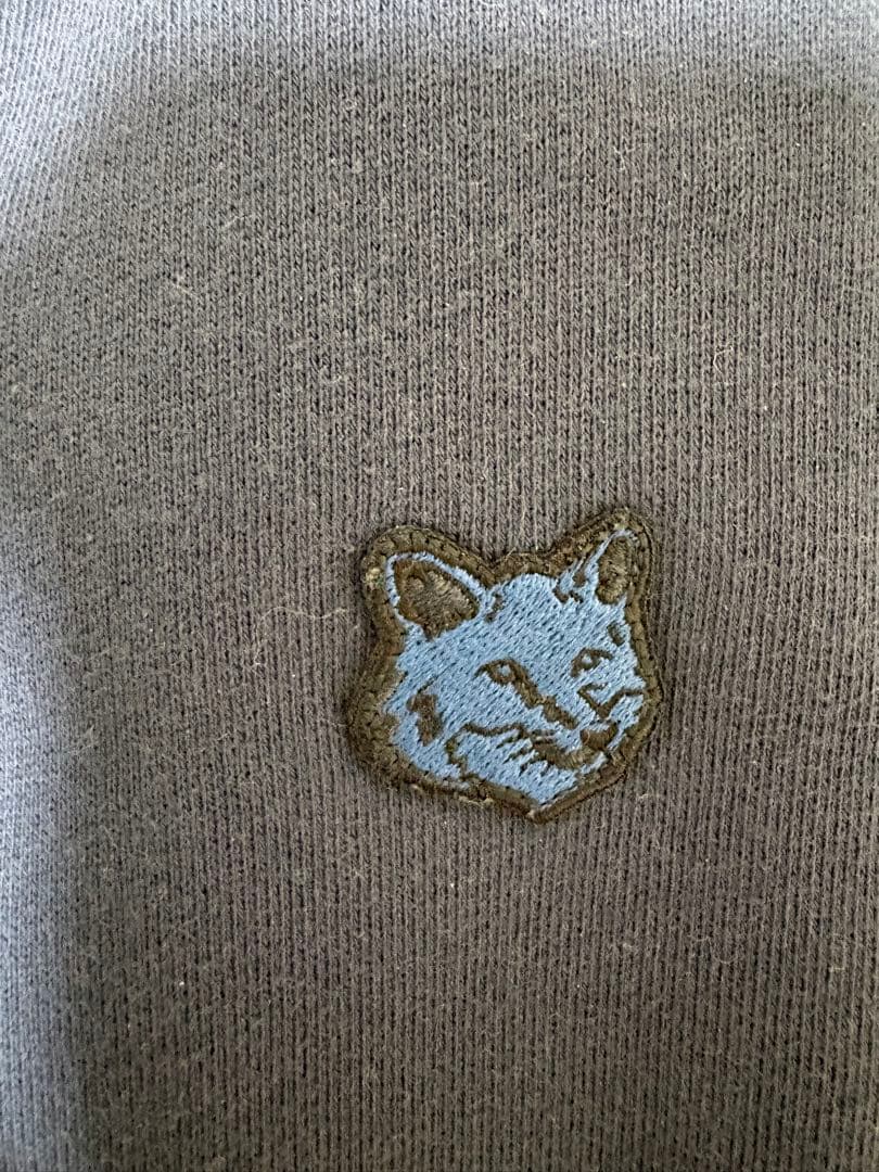 【松木のよく映える庭で】 メゾンキツネトレーナーLM00302KM0307