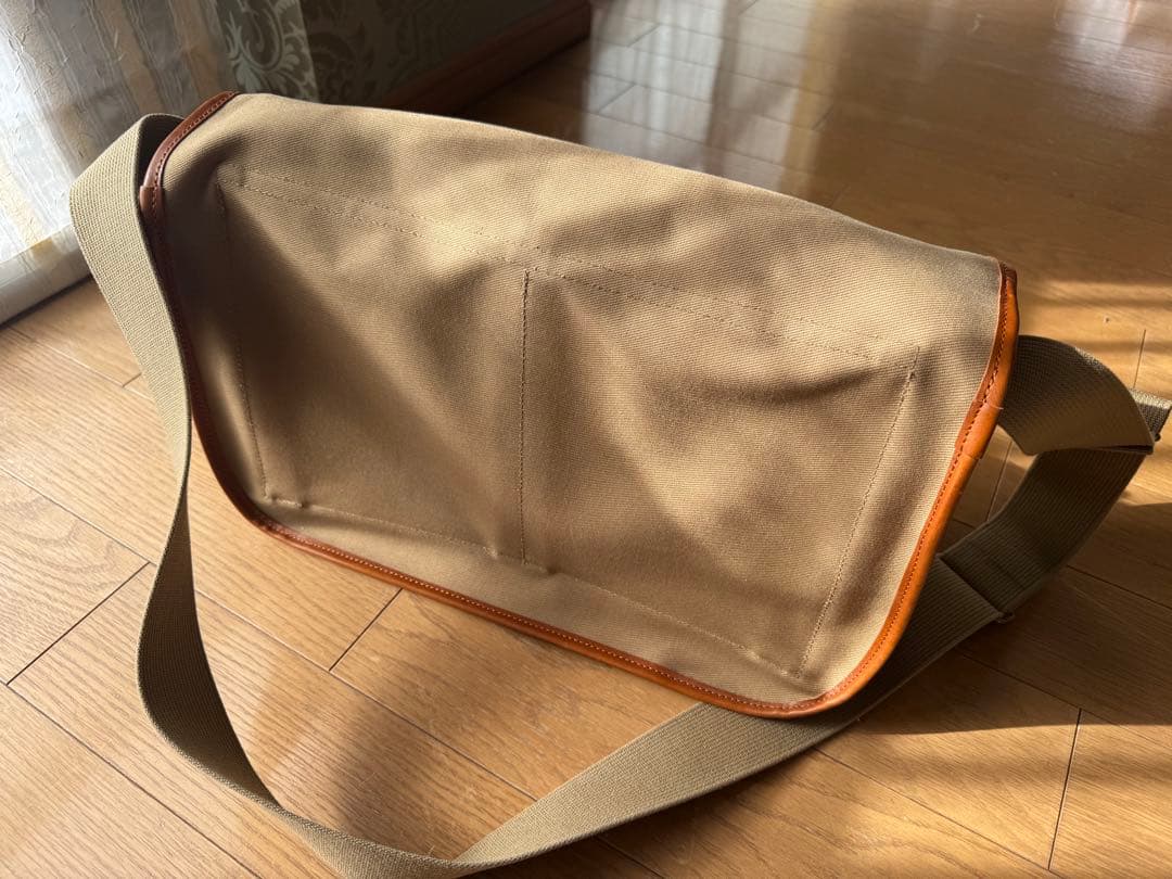 HARDY ショルダーバッグ ベージュ キャンバス