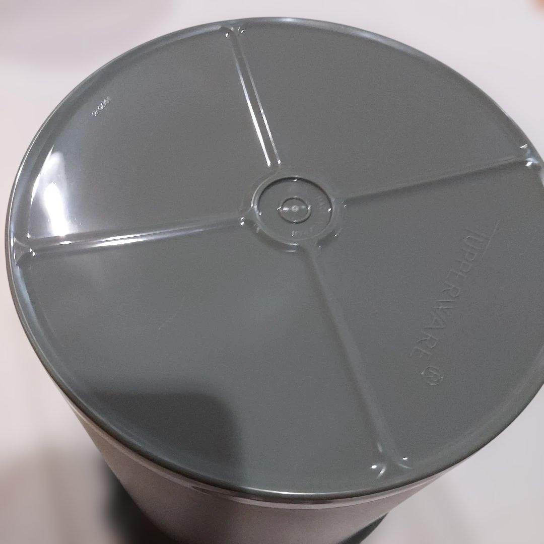 Tupperware グレー 保存容器 2個セット、マキシデコレーター