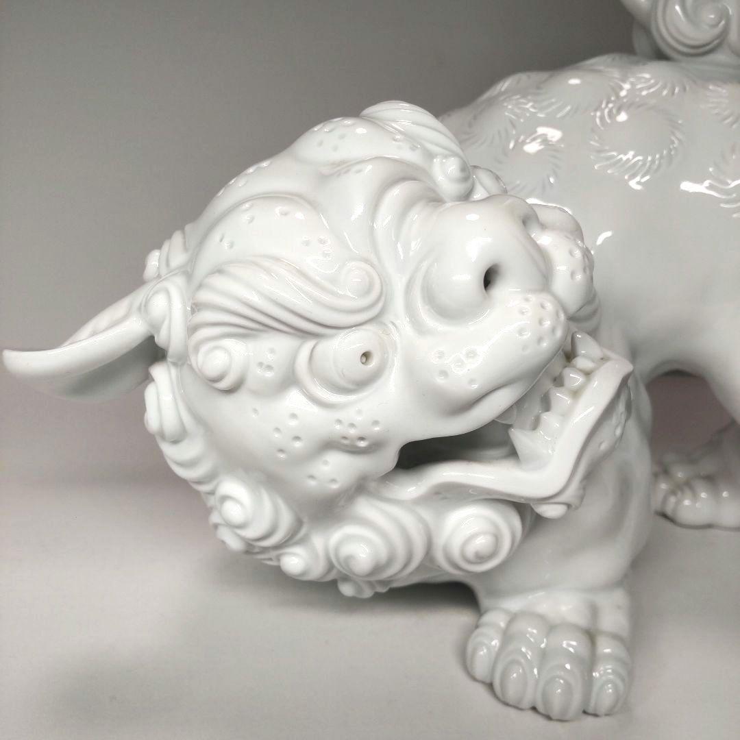 美品希少 酒井田柿右衛門 作 渦角福印 白磁獅子置物 床置 オブジェ