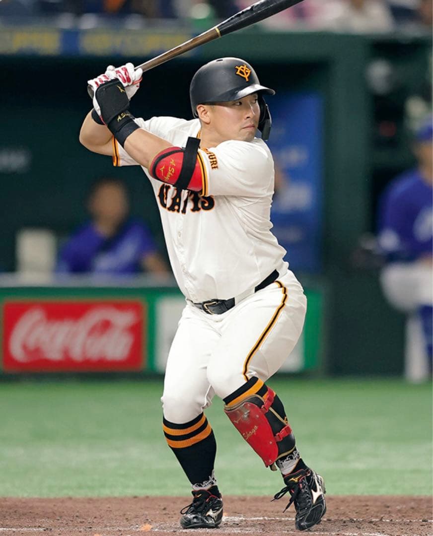 【アボカド】ミズノ 手甲ガード ブラック 右打者用 ランバード 金糸 刺繍