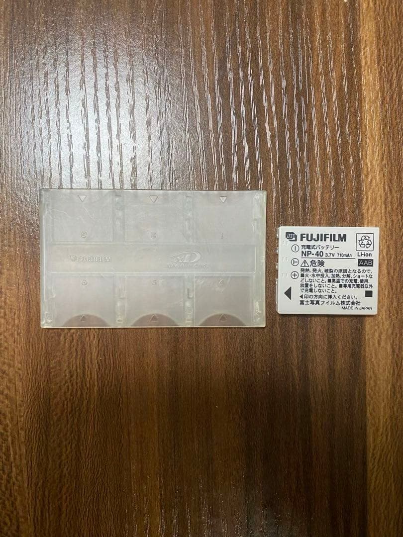 ※付属品付 FUJIFILM FinePix F810 コンパクトデジタルカメラ