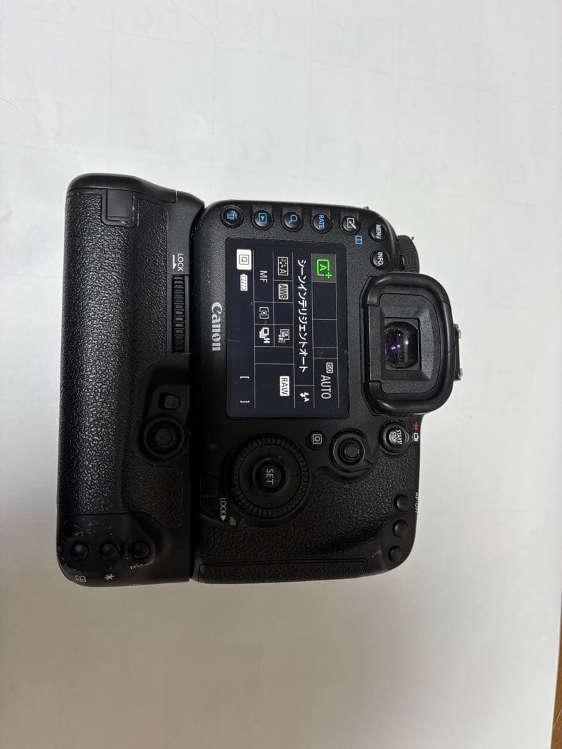 Canon EOS 7D Mark II 本体 バッテリーグリップ付き