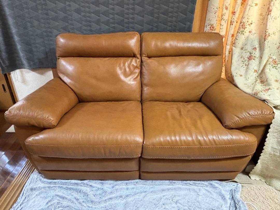 【本皮・送料込】ニトリ2人用右電動リクライニングソファ (ナツッジ社）