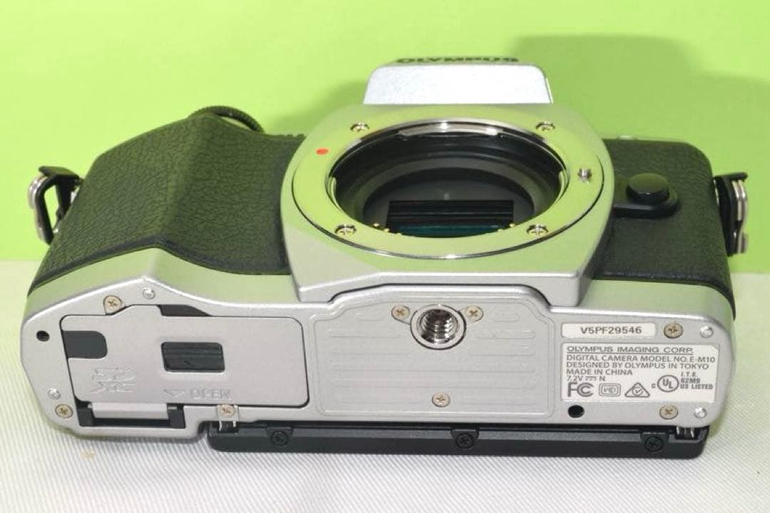 OLYMPUS E-M10 ☆送料無料☆