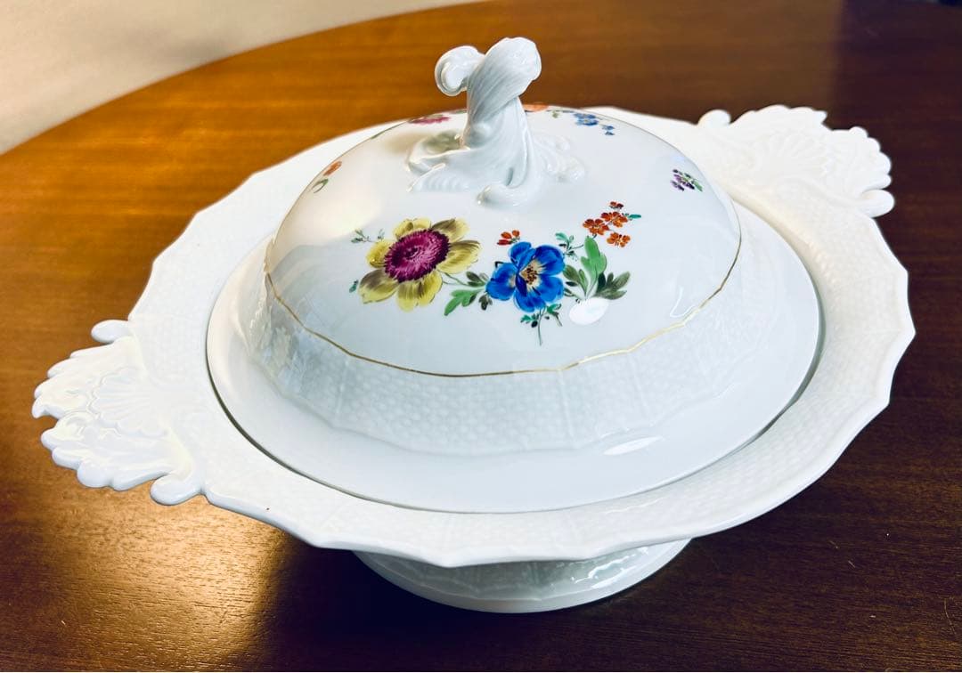 マイセン ノイブランデンシュタイン　レリーフ 三つ花 ベジタブルボウル 蓋付き