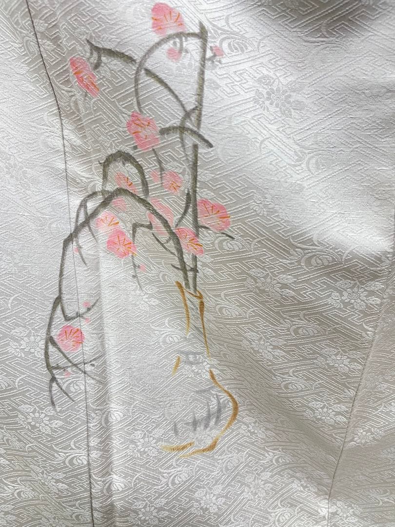 しゃちょう様正絹 付け下げ白地 花瓶に枝垂れ梅花、袷全体しつけ糸、美品