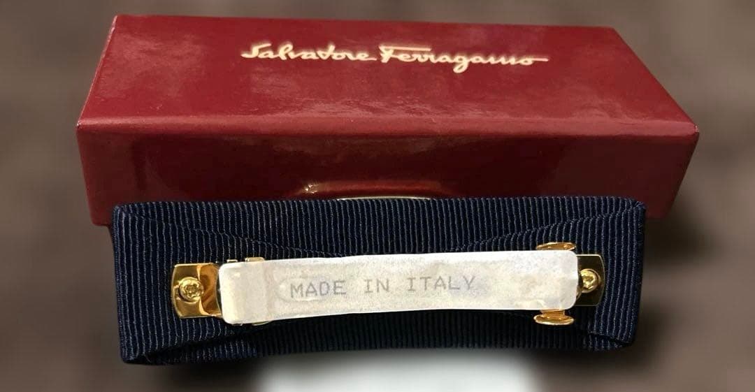 フェラガモ❤︎バレッタ❤︎ネイビー
