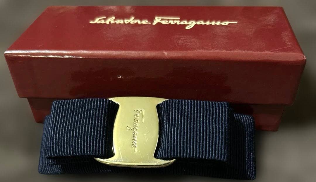 フェラガモ❤︎バレッタ❤︎ネイビー