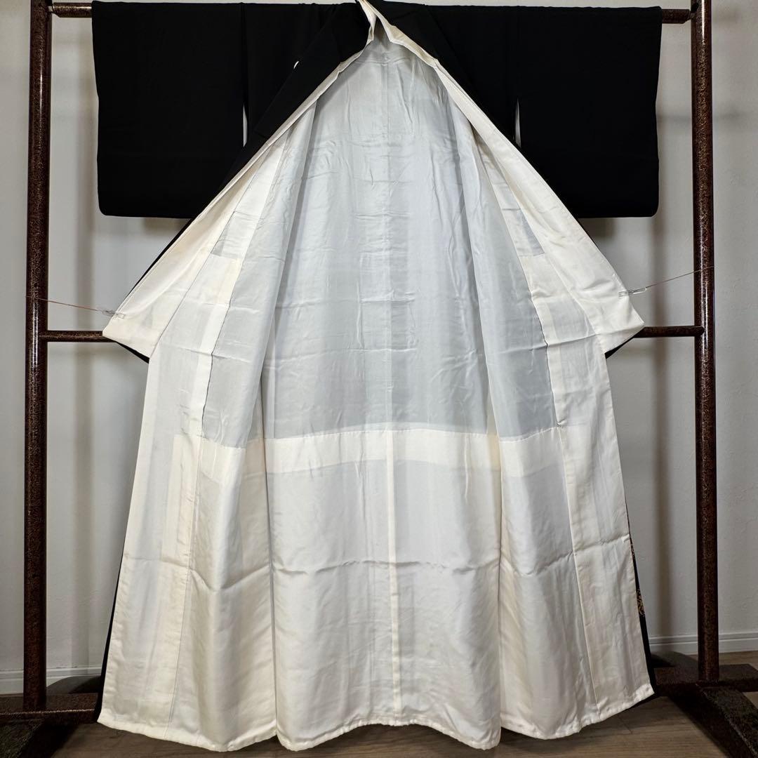 超美品　黒留袖　正絹　袷　広衿　現代　163裄64.5 金　金彩　曼荼羅柄　赤